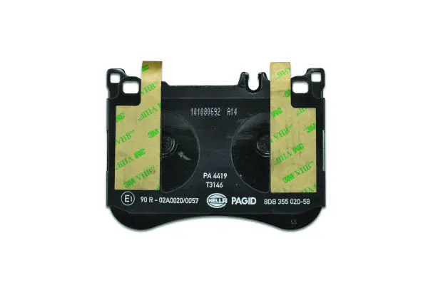 Тормозные колодки передние HELLA 8DB 355 020-581