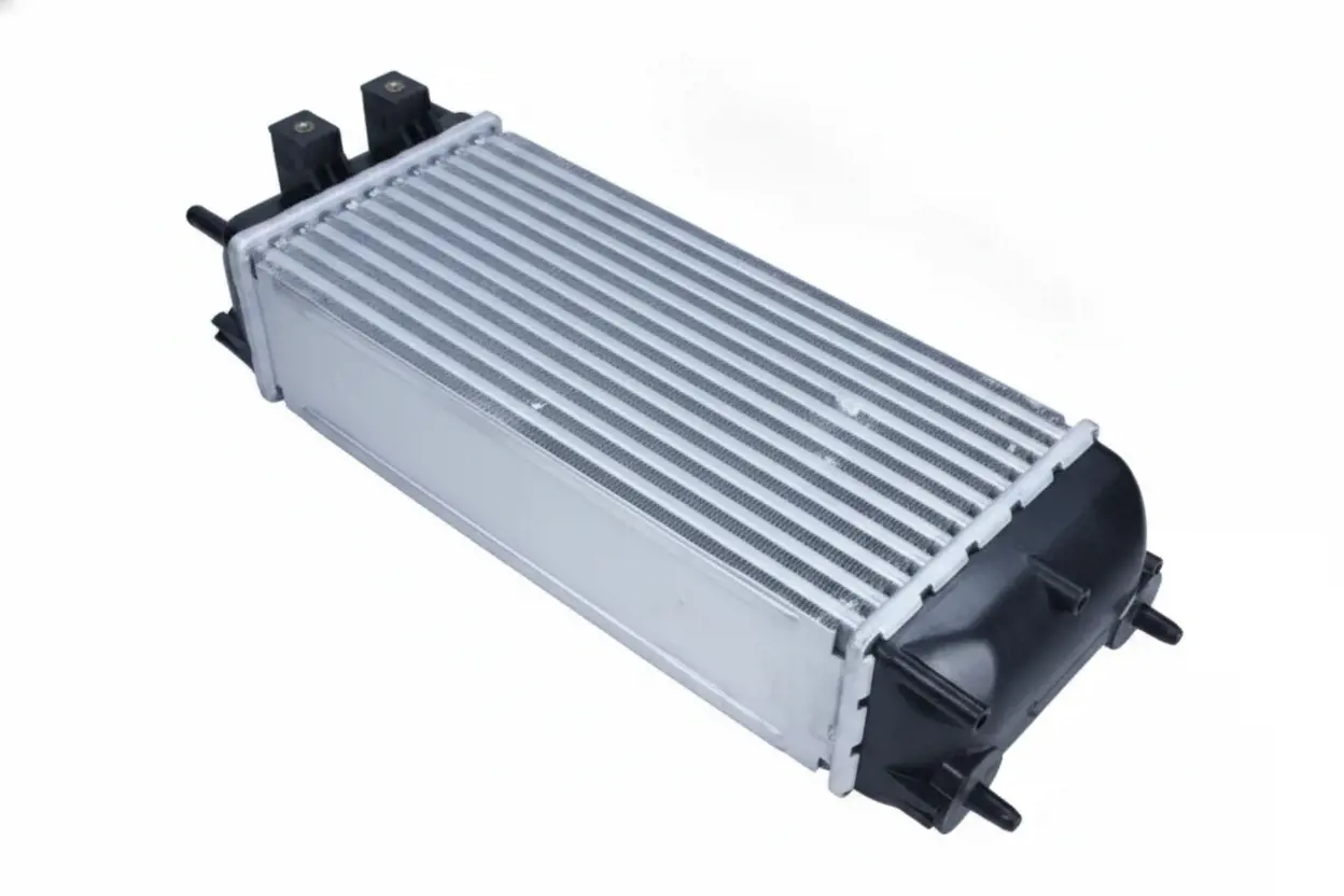 Радиатор интеркулера MAXGEAR AC630076