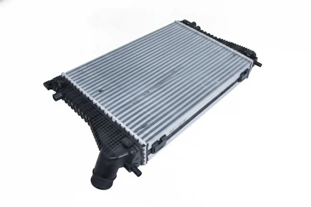 Радиатор интеркулера MAXGEAR AC630047