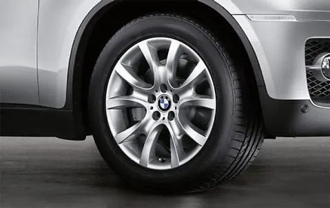 Легкосплавный диск V-Spoke 257 серебристый 9J ET18 X6 / задняя ось BMW 36116778585
