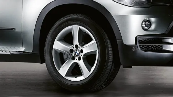 Легкосплавный диск Star Spoke 212 серебристый 9J ET18 X6 / задняя ось BMW 36116783243